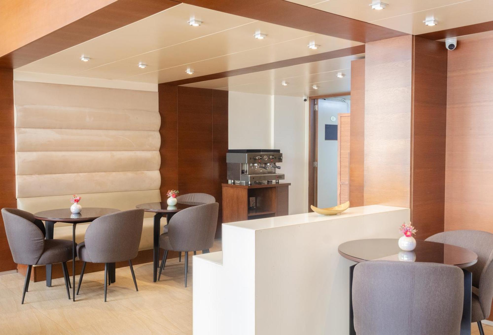 Britannia Suites Beirut Bagian luar foto