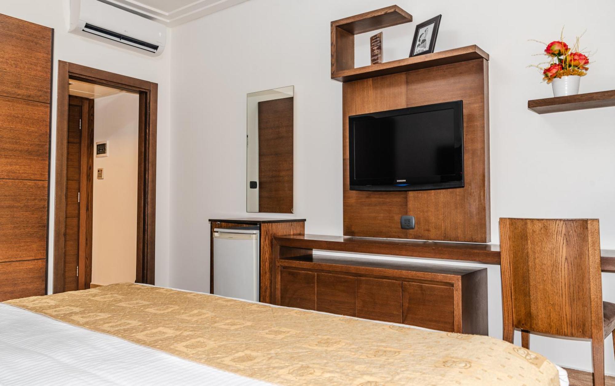 Britannia Suites Beirut Bagian luar foto