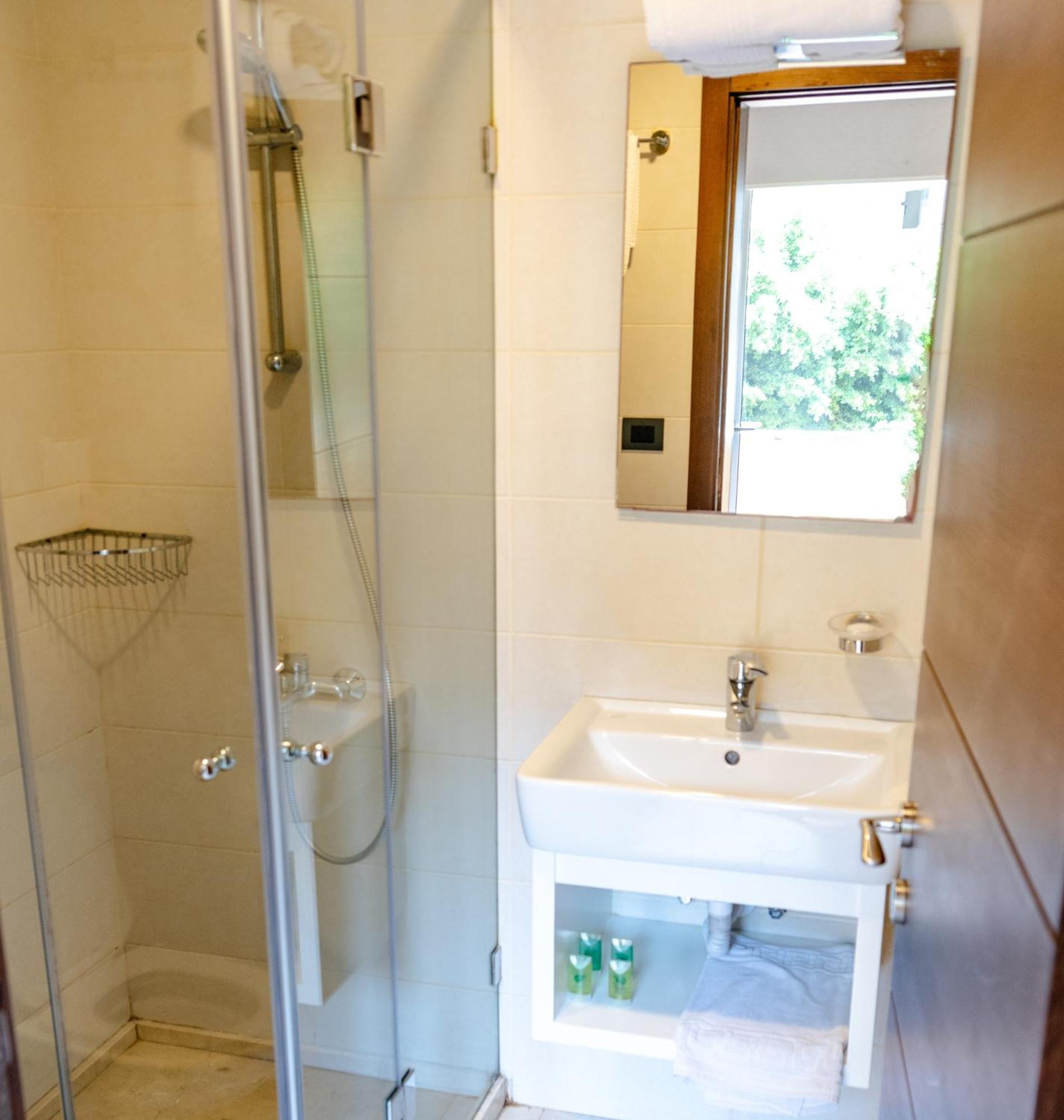 Britannia Suites Beirut Bagian luar foto