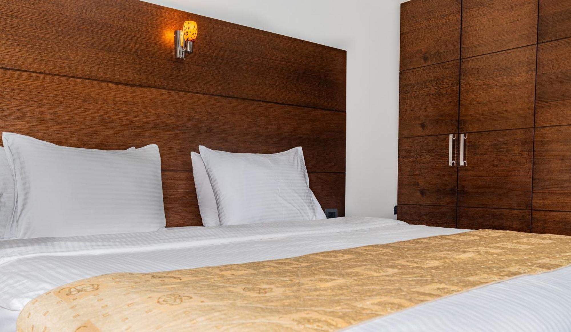 Britannia Suites Beirut Bagian luar foto