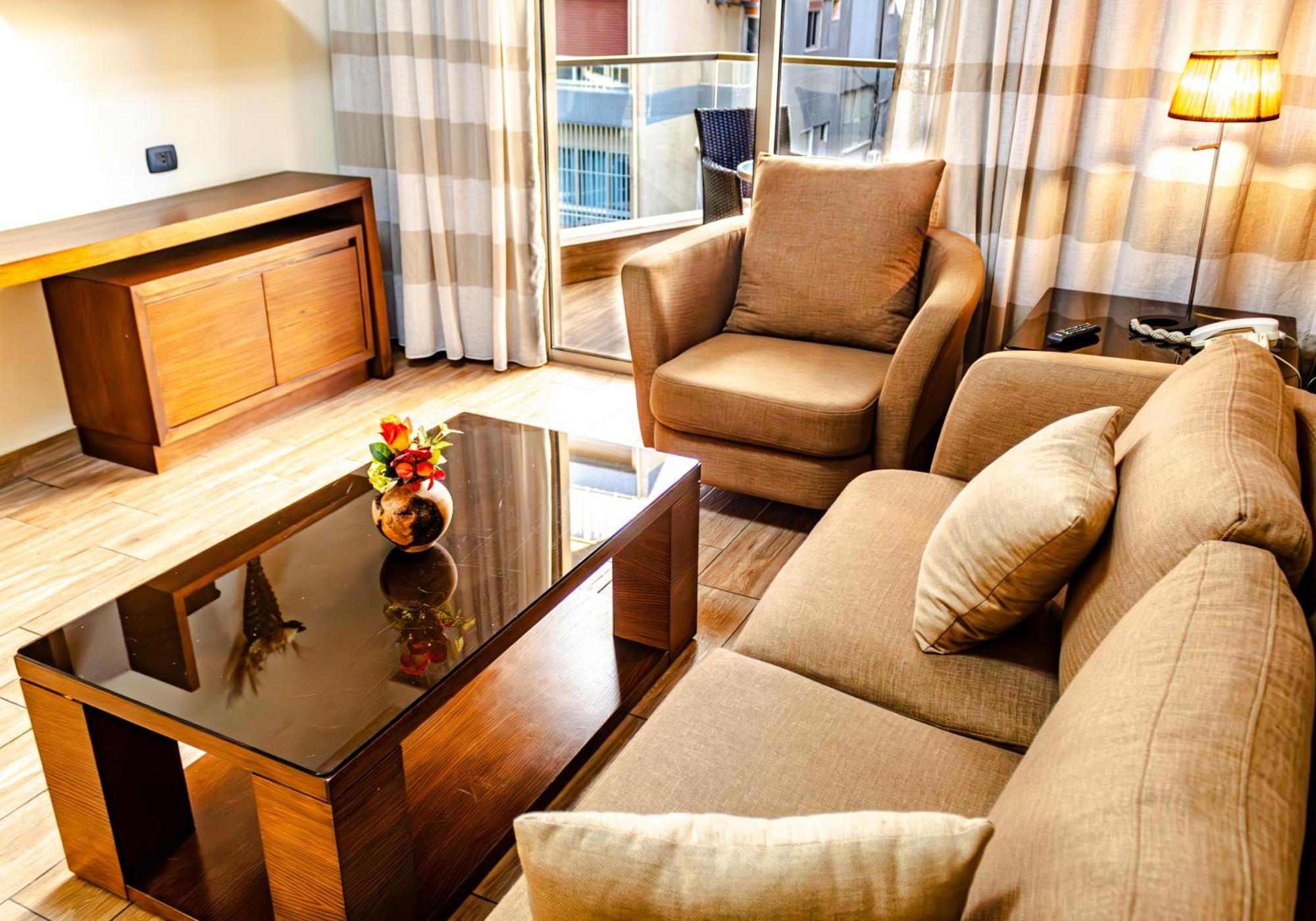 Britannia Suites Beirut Bagian luar foto