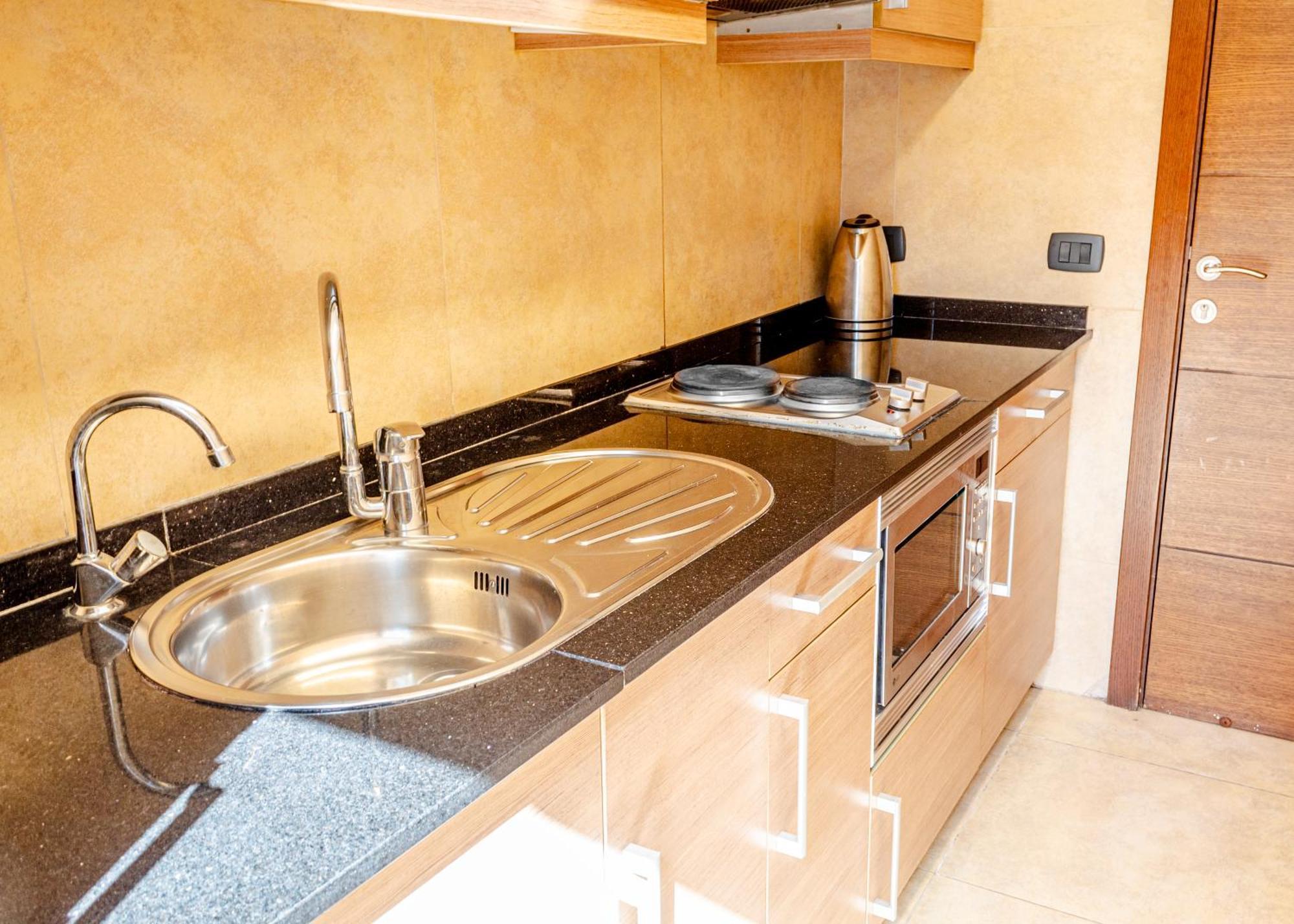 Britannia Suites Beirut Bagian luar foto