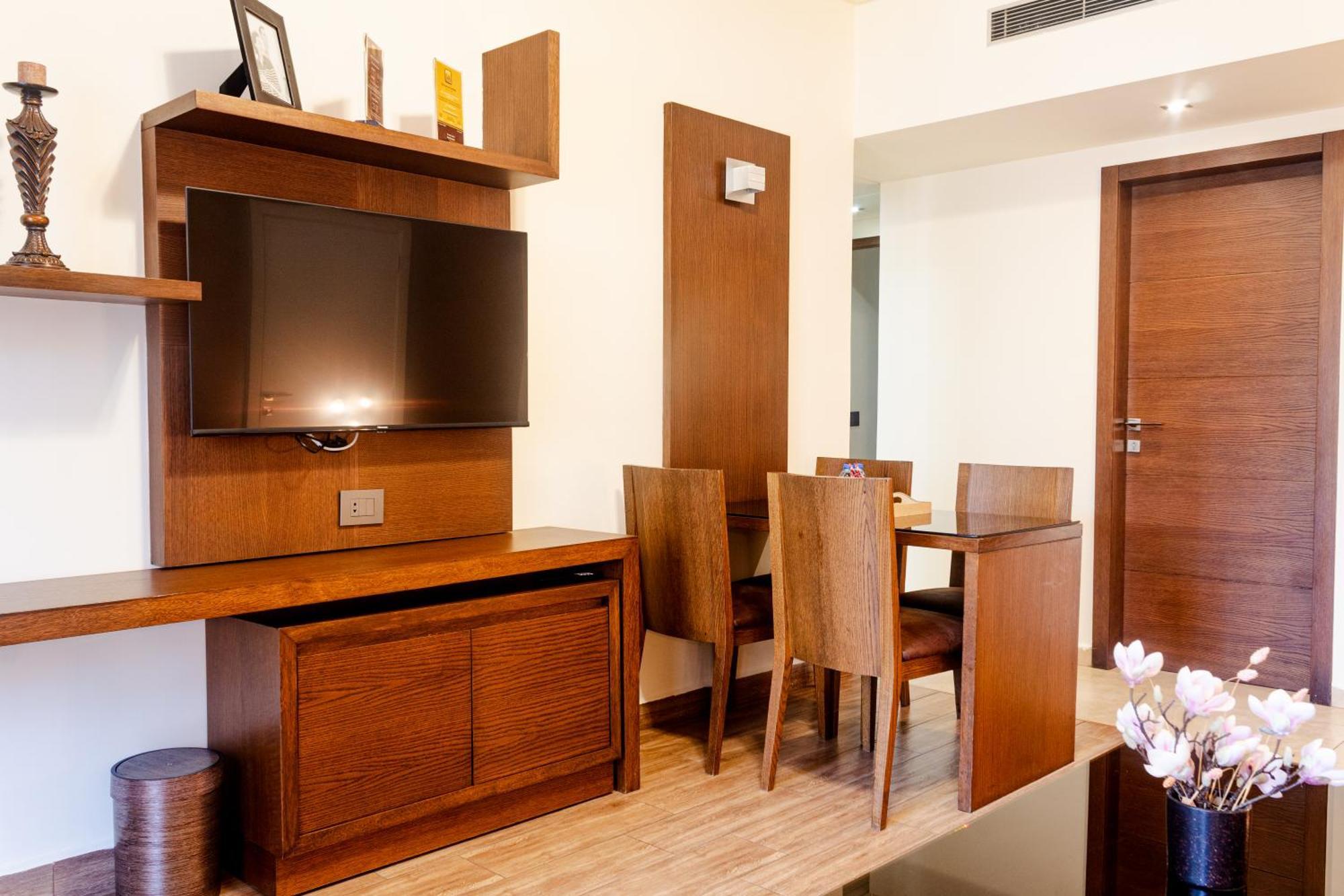 Britannia Suites Beirut Bagian luar foto
