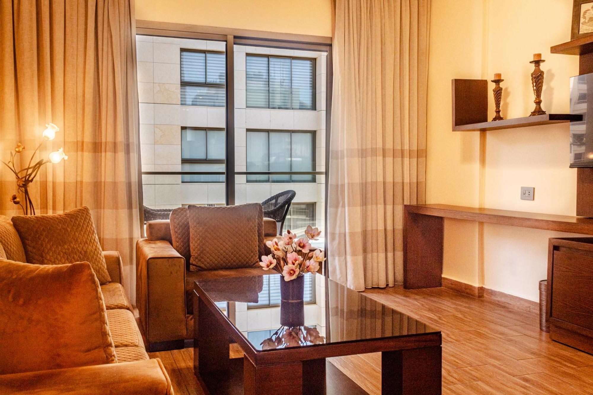 Britannia Suites Beirut Bagian luar foto