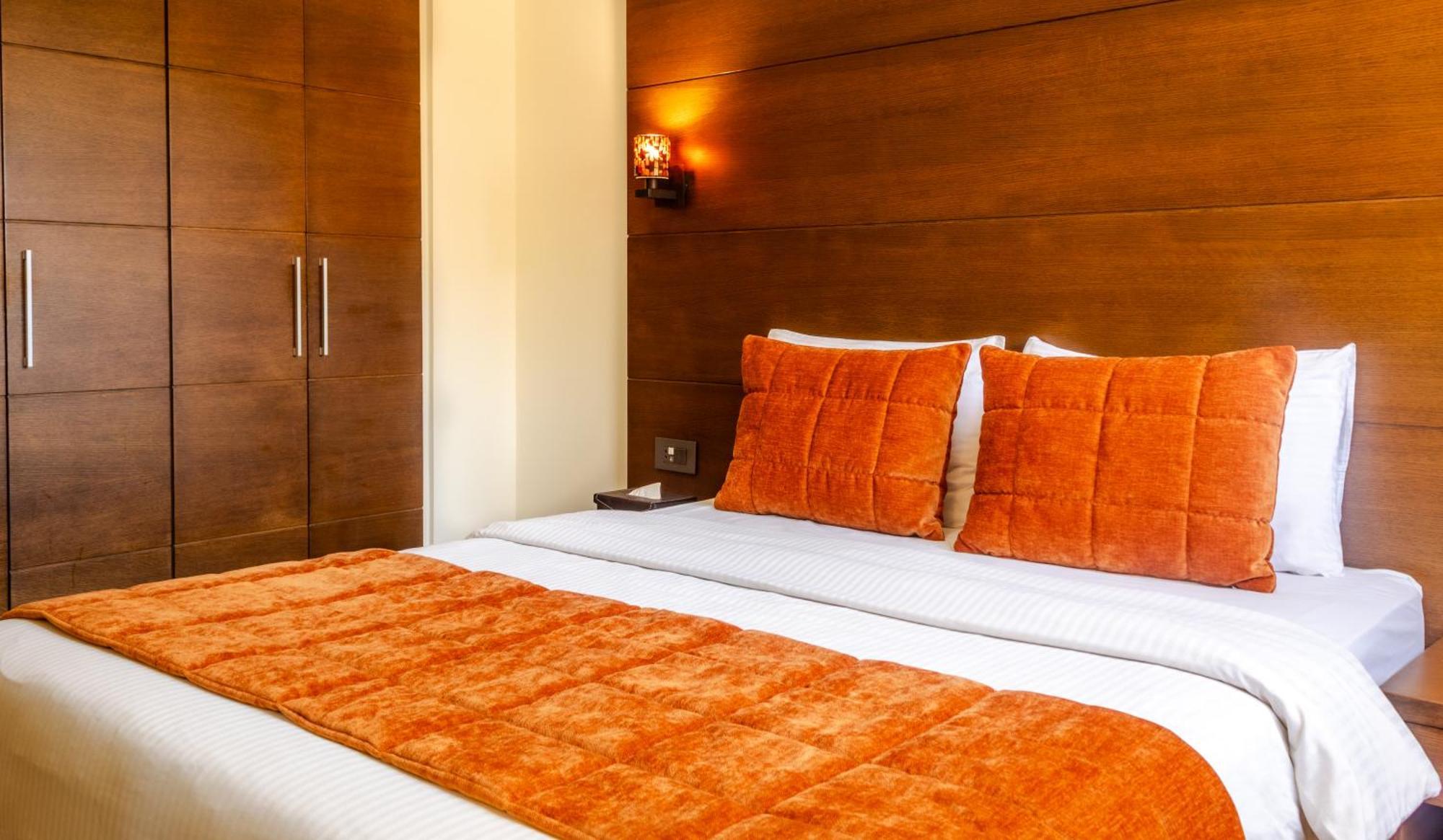 Britannia Suites Beirut Bagian luar foto