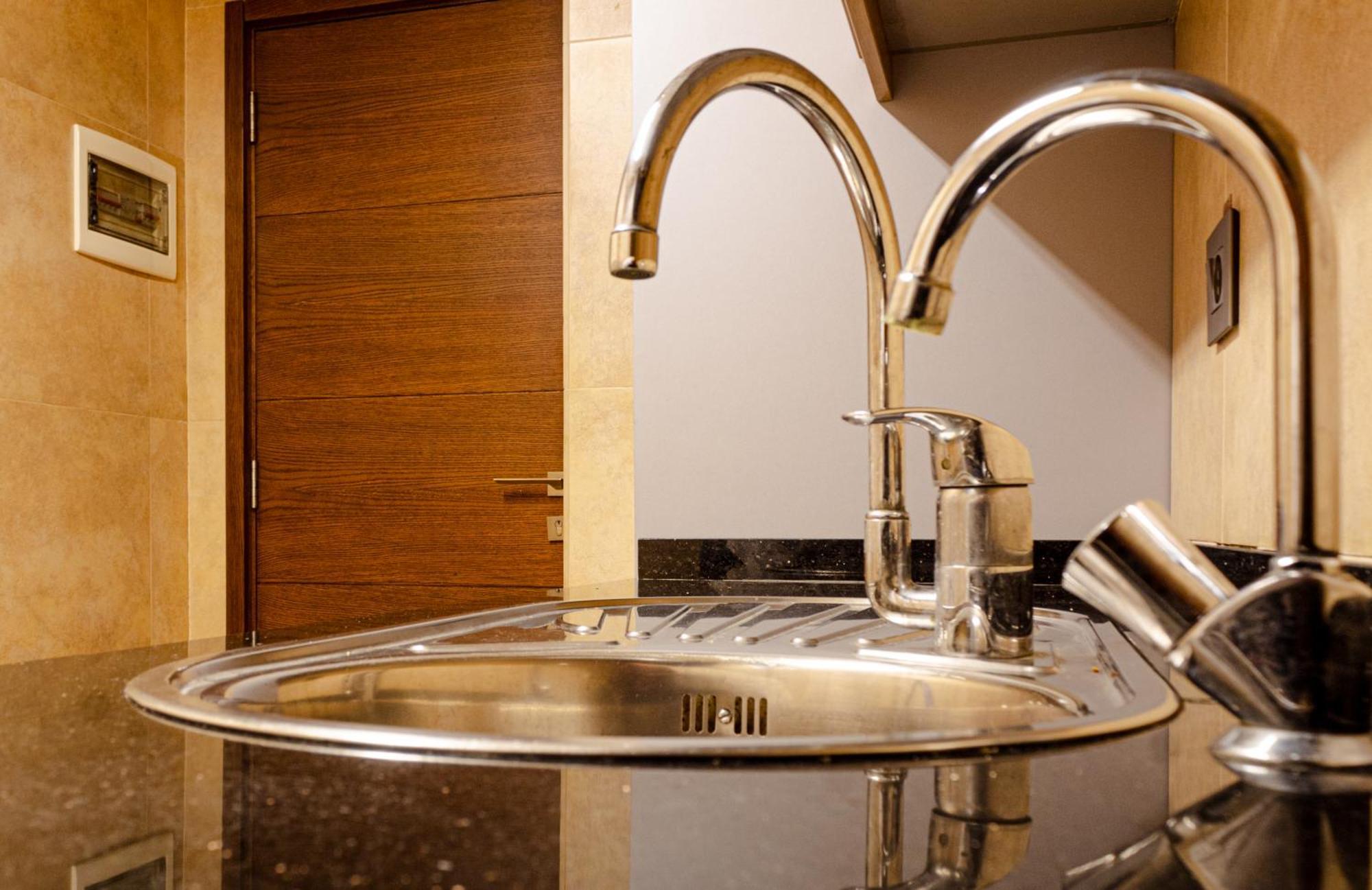 Britannia Suites Beirut Bagian luar foto