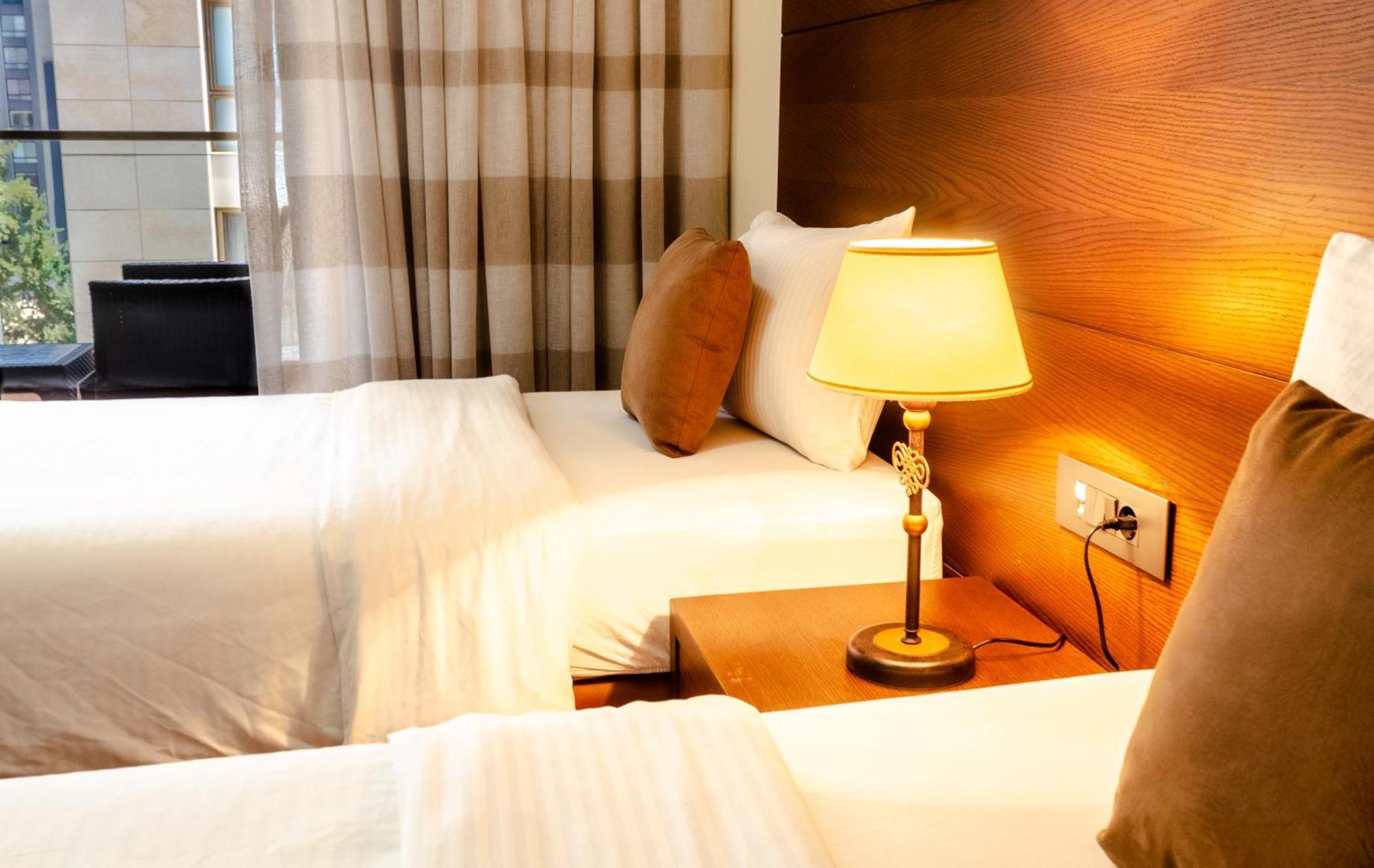 Britannia Suites Beirut Bagian luar foto