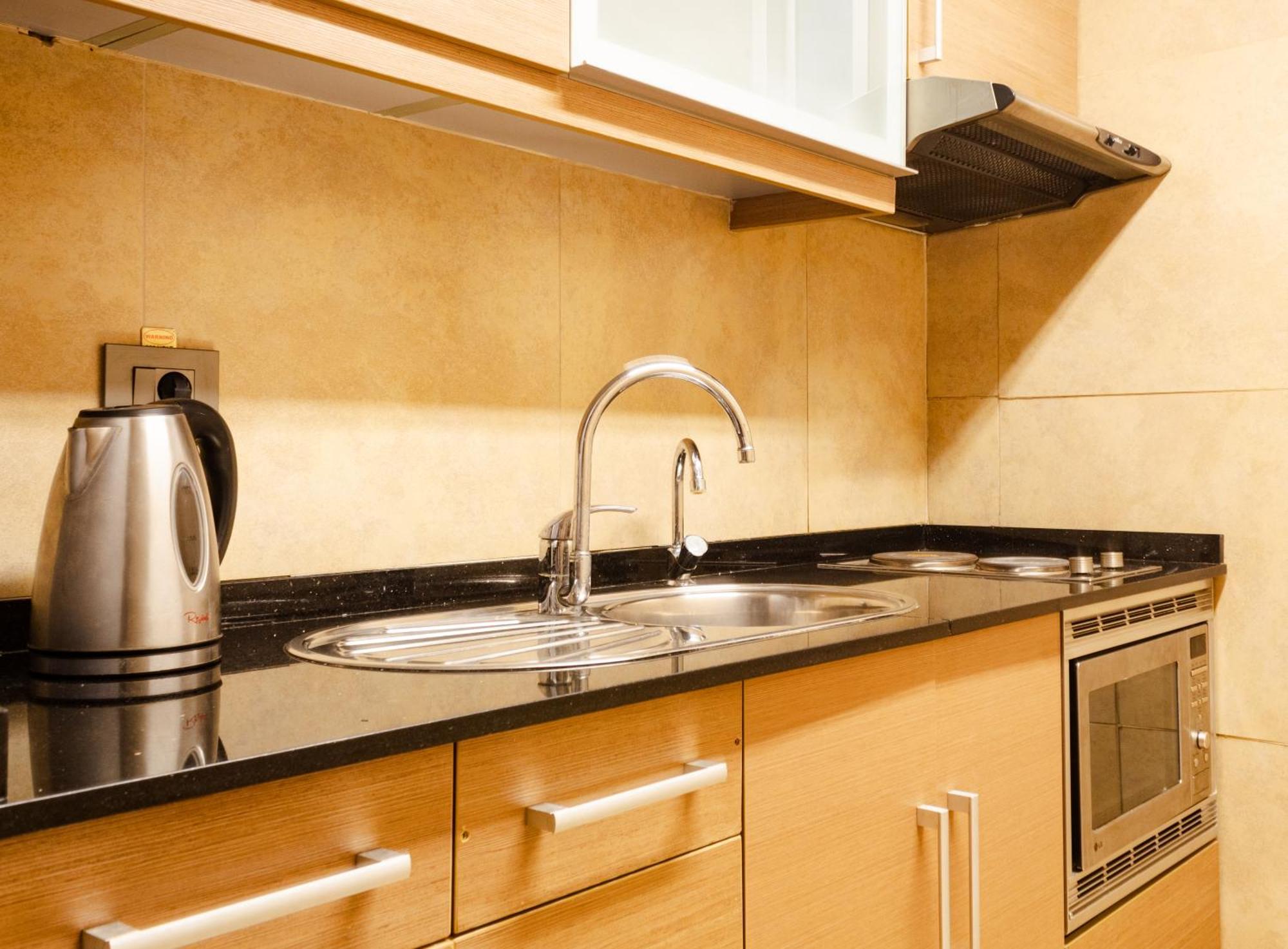 Britannia Suites Beirut Bagian luar foto