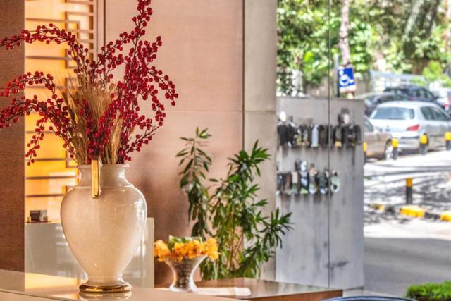 Britannia Suites Beirut Bagian luar foto