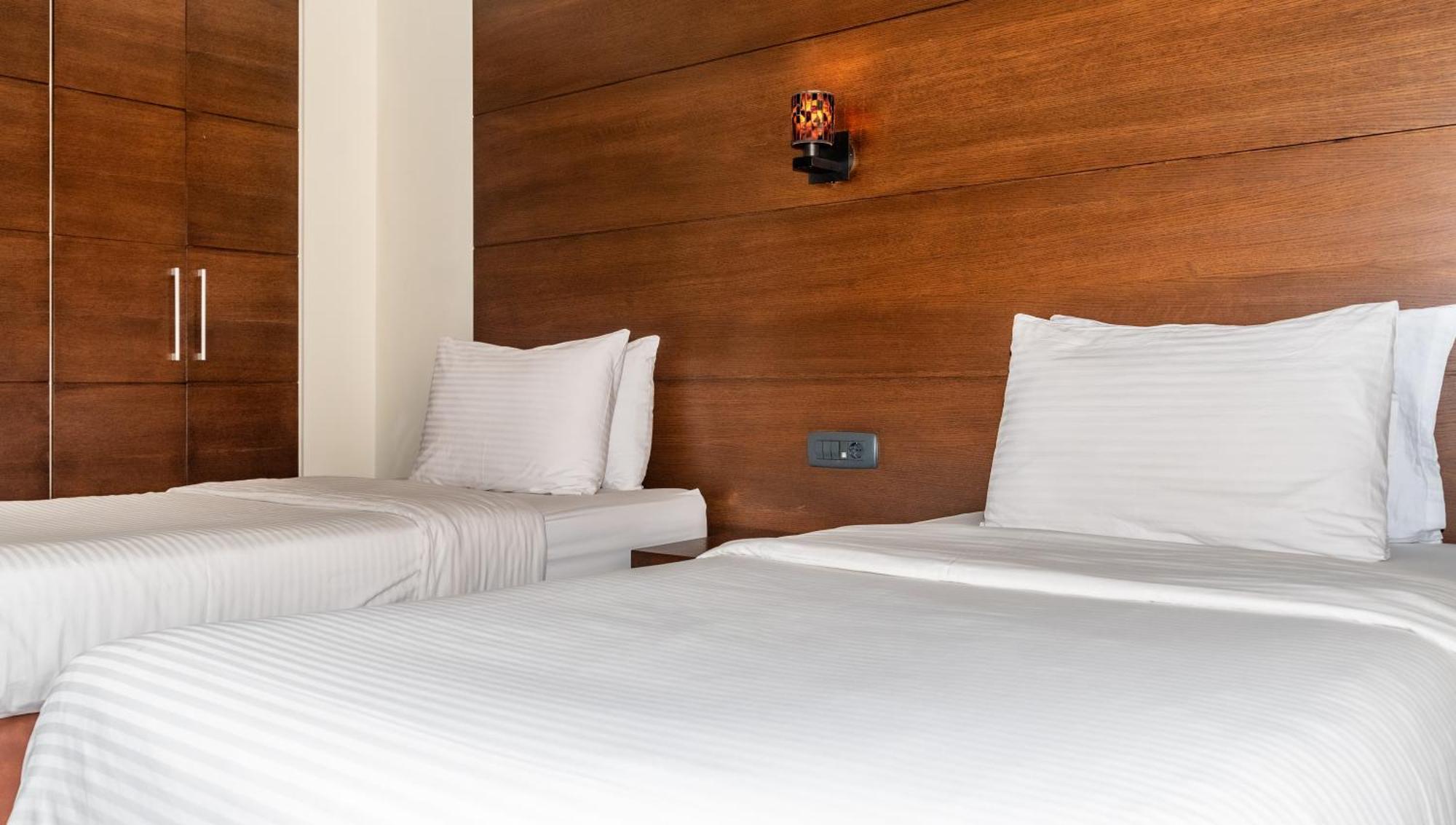 Britannia Suites Beirut Bagian luar foto