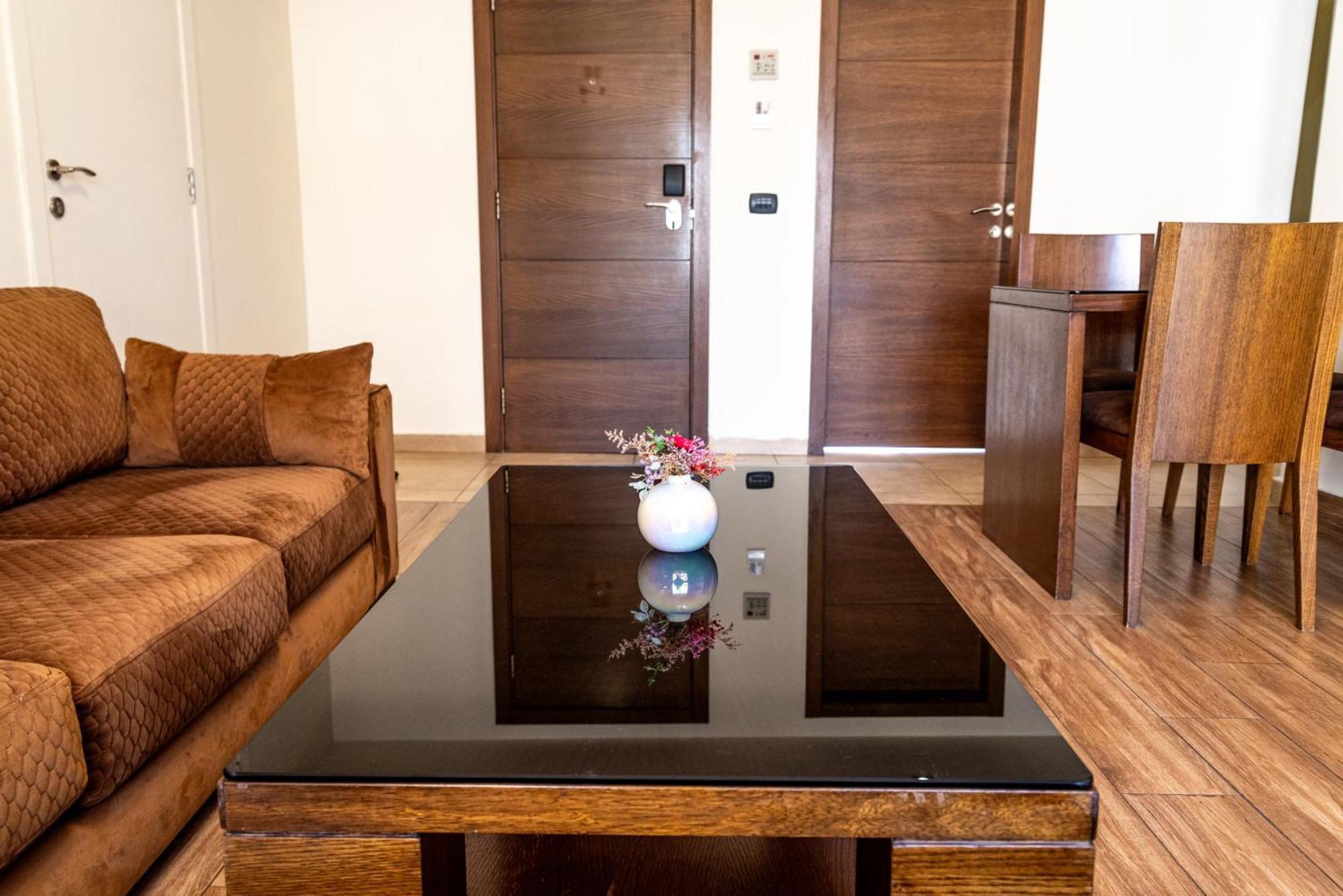 Britannia Suites Beirut Bagian luar foto